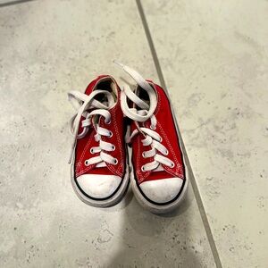 Red converse toddler size 7 in good condition